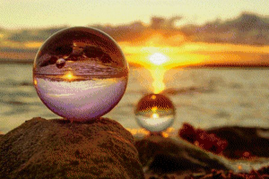 шар на песке - море, закат, песок, вода, шар, отражение - предпросмотр