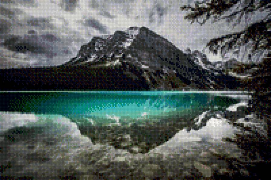 зеркальное отражение - природа, горы, отражение, озеро, дерево, монохром - предпросмотр