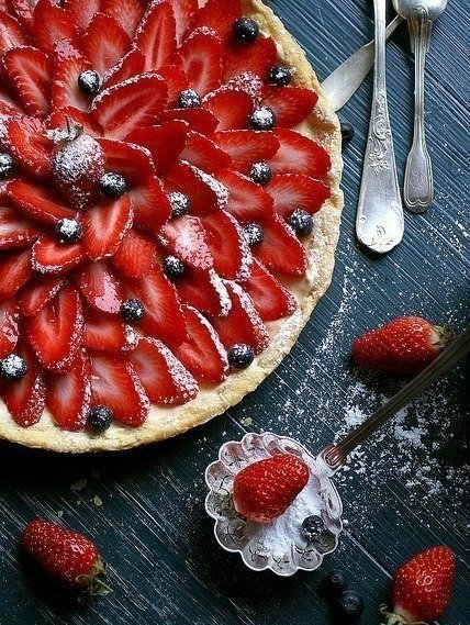 клубничное настроение - торт, кухня, ягоды, натюрморт., посуда, клубника - оригинал