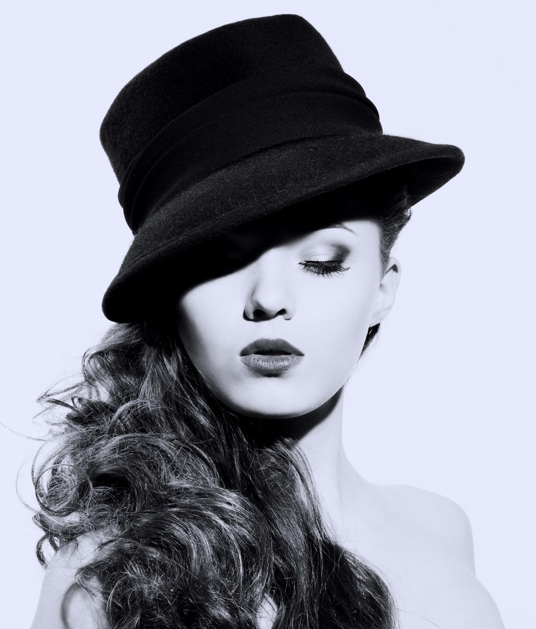 Девушка в шляпе - шляпа, девушка - оригинал