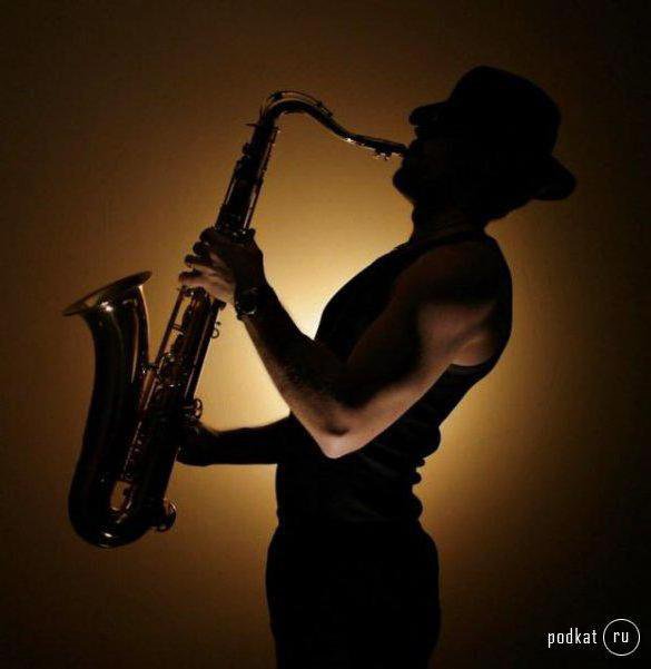 музыкант - мужчина саксофон музыкант - оригинал