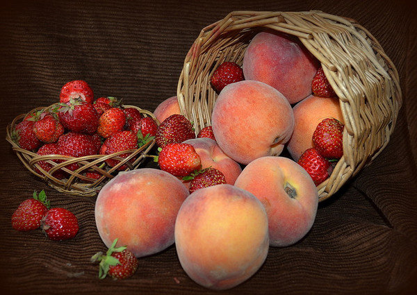 персики - фрукты - оригинал