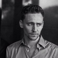 Tom Hiddleston, b/w