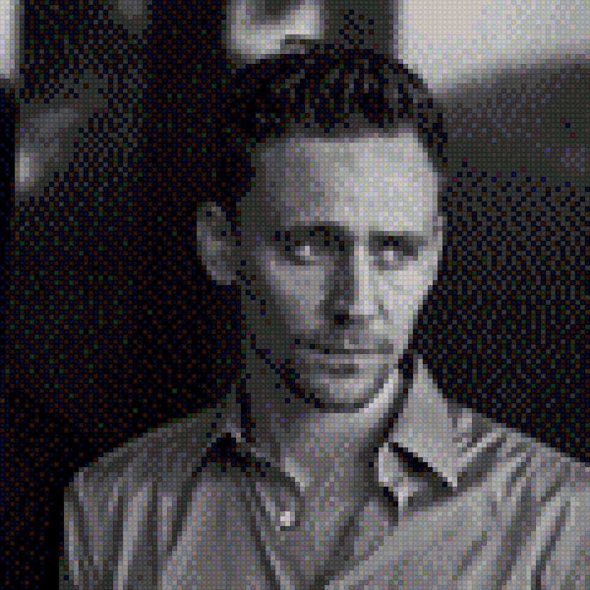 Tom Hiddleston, b/w - предпросмотр