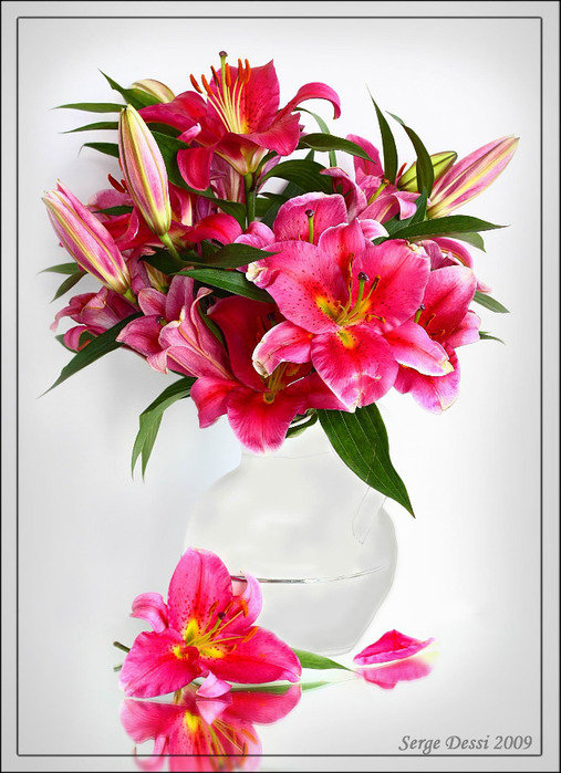 Лилии в вазе - лилии, цветы, ваза, букет - оригинал