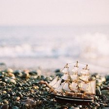 Кораблик на берегу