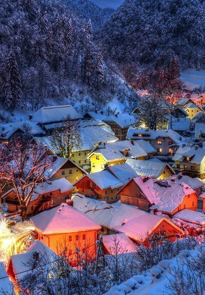 деревня в Альпах - дома, зима, деревня, альпы, горы, пейзаж - оригинал