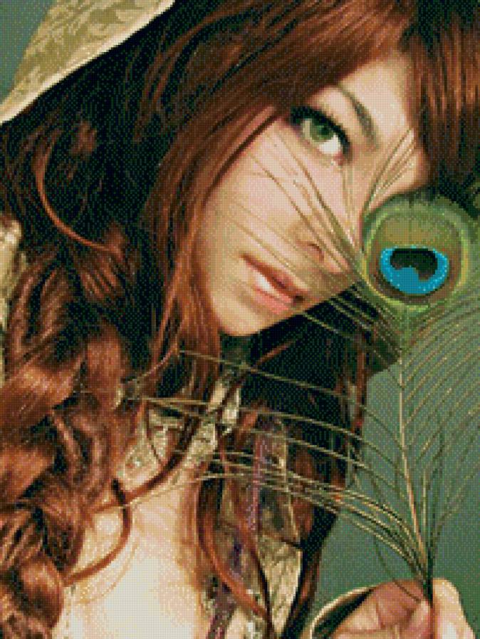 Девушка с пером павлина - женщина, взгляд, красота, девушка - предпросмотр