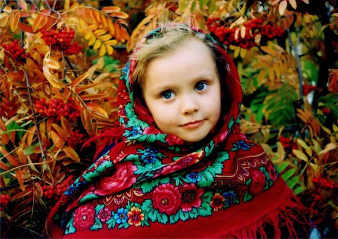 Девочка в платке - русская девочка, дети - оригинал