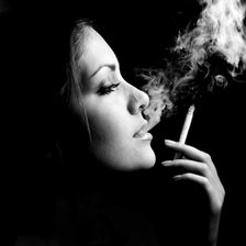 девушка с сигаретой