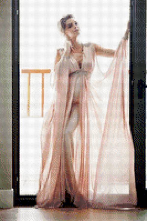 девушка в розовом - актриса, девушка - предпросмотр