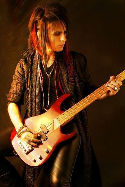 Кира ДНР - бассист - оригинал