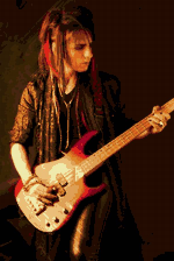 Кира ДНР - бассист - предпросмотр