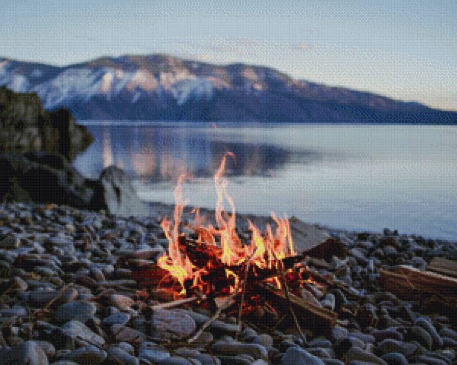 Вечерний костер - пламя, костер, тишина, река, вечер, успокоение, отдых - предпросмотр