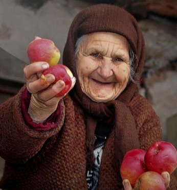 Бабушка С Яблоками Фото