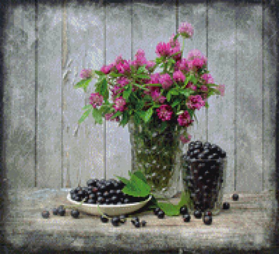 натюрморт - ягоды, цветы - предпросмотр