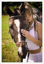 Оригинал схемы вышивки «девушка и лошадь» (№872540)