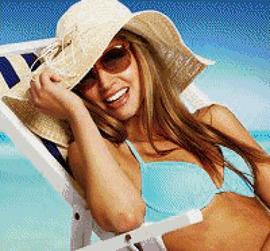 На отдыхе - море, девушка - предпросмотр