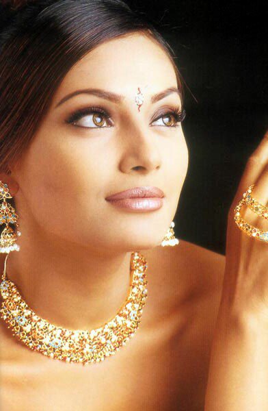 Бипаша Басу - оригинал