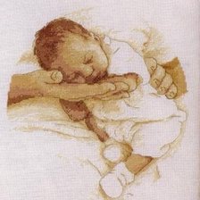 Оригинал схемы вышивки «малыш на руках» (№948370)