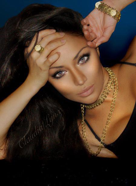 девушка - партрет, девушка - оригинал