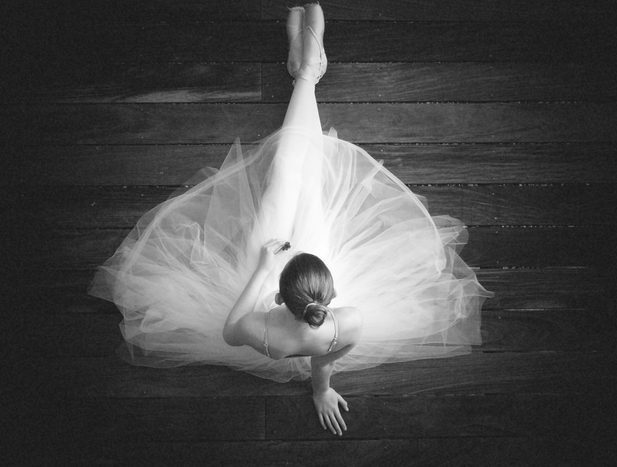 Балерина - балерина, монохром - оригинал