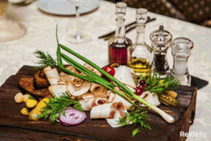 скромный буржуа - бутылка, лук, огурчик, сало - предпросмотр