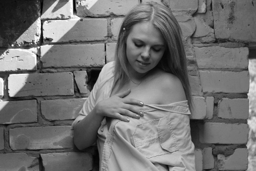 Девушка - черно белое - оригинал