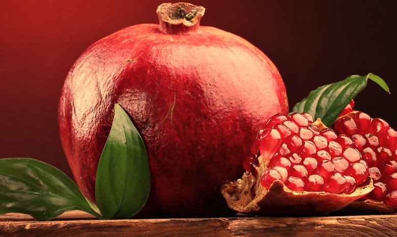 Гранат - сочные ягоды, фрукты - оригинал