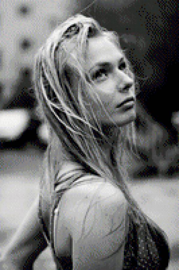 Девушка под дождем - предпросмотр