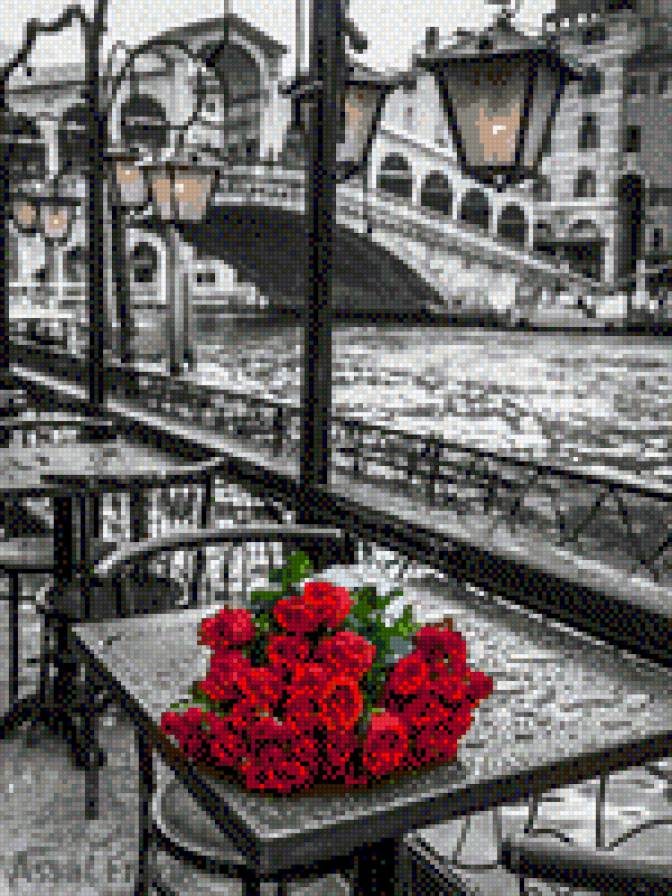 Красные розы на столике кафе - предпросмотр