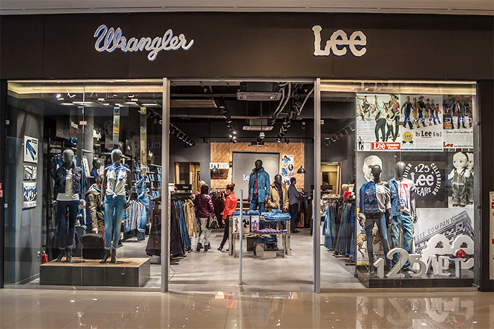 Есть ли бутик. Lee Wrangler. Lee Wrangler одежда. Lee. Wrangler магазин принц Плаза. Lee Wrangler ТЦ Европейский.
