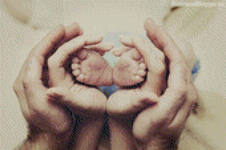 Ножки малыша в руках родителей - дети ножки ручки - предпросмотр