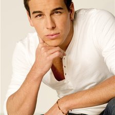 Схема вышивки «Марио Касас»