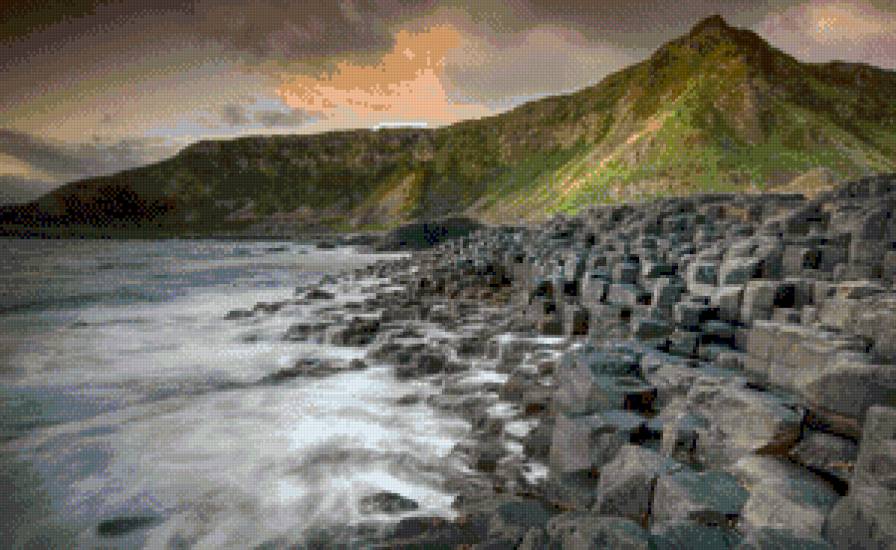 морской пейзаж - гора, море, камни - предпросмотр