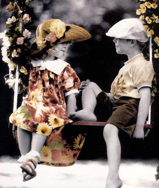 На качелях - дети - оригинал