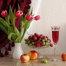 Натюрморт с вином, цветами и фруктами