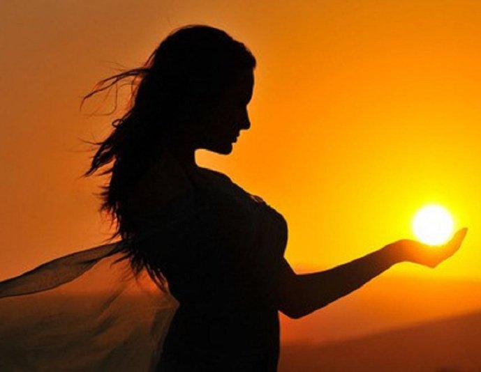 солнце в руке - силуэты - оригинал