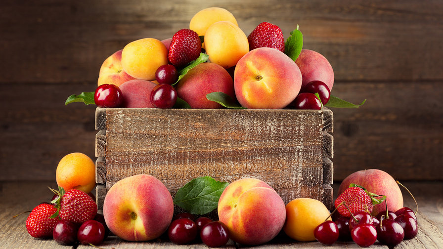 Фрукты - персики, черешня, абрикосы, клубника, фрукты - оригинал