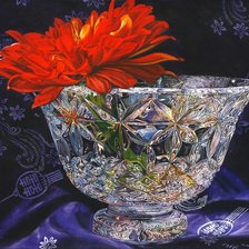Цветок в хрустальной вазе