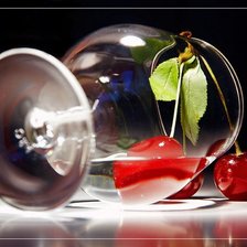 вишня в бокале