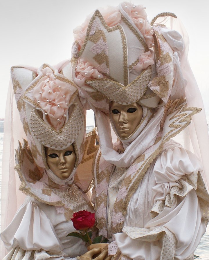 Венецианская свадьба - роза, венеция, маски, свадьба, карнавал, пара - оригинал