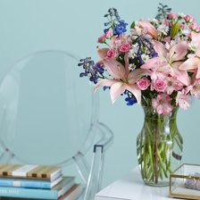 Оригинал схемы вышивки «цветы в стеклянной вазе на столе» (№1335836)