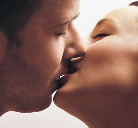 Влюбленные - любовь, пара, поцелуй - оригинал