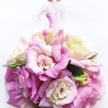 дама в бальном платье из роз