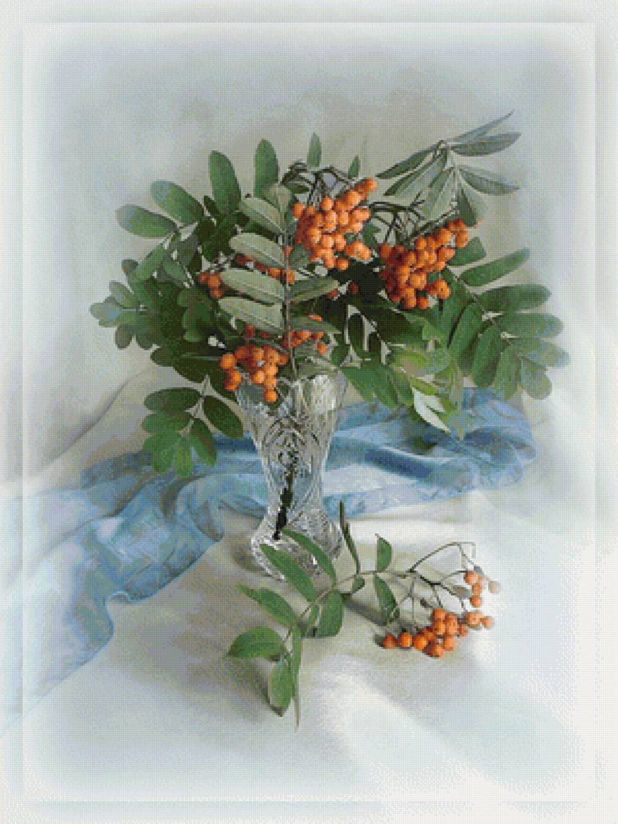 Нежный букет с рябиной - ветка рябины, шелк, вазочка - предпросмотр