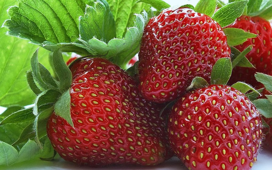 Клубничка - фрукты - оригинал