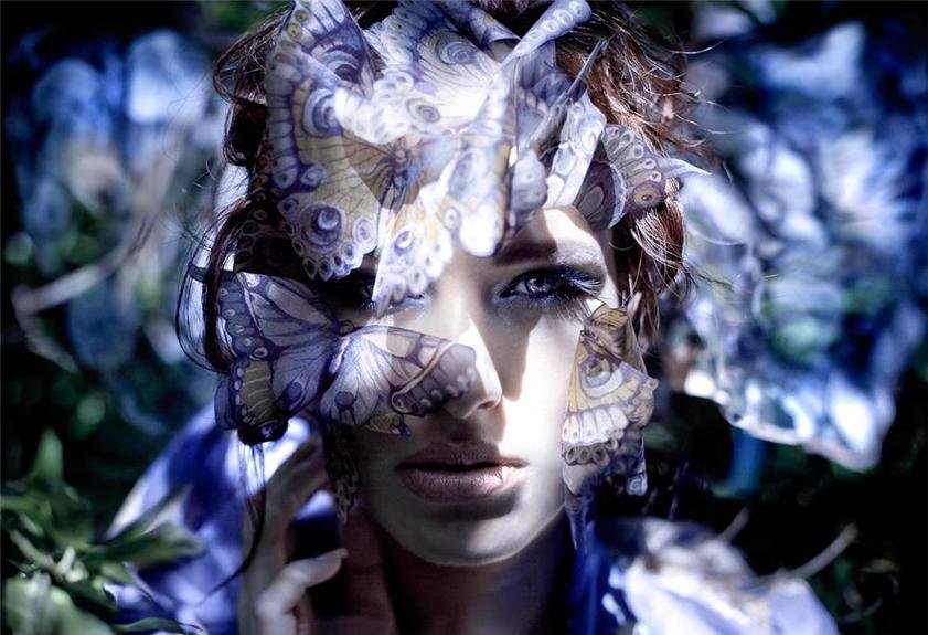 атака - насекомые, девушка - оригинал