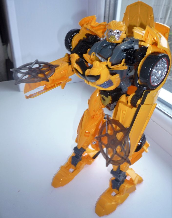 Бамбумби робот-трансформер - робот - оригинал