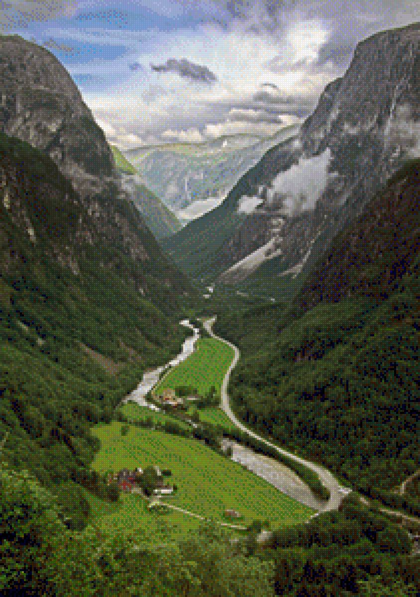 Зеленое ущелье - река зелень, горы - предпросмотр